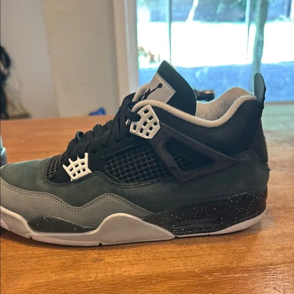 Nike Air Jordan 4 Retro Fear. Excellent condition. No flaws. Gently used.